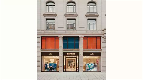 HERMÈS Oslo Store, Nedre Slottsgate 15, Phone +47 21 06 66 60.